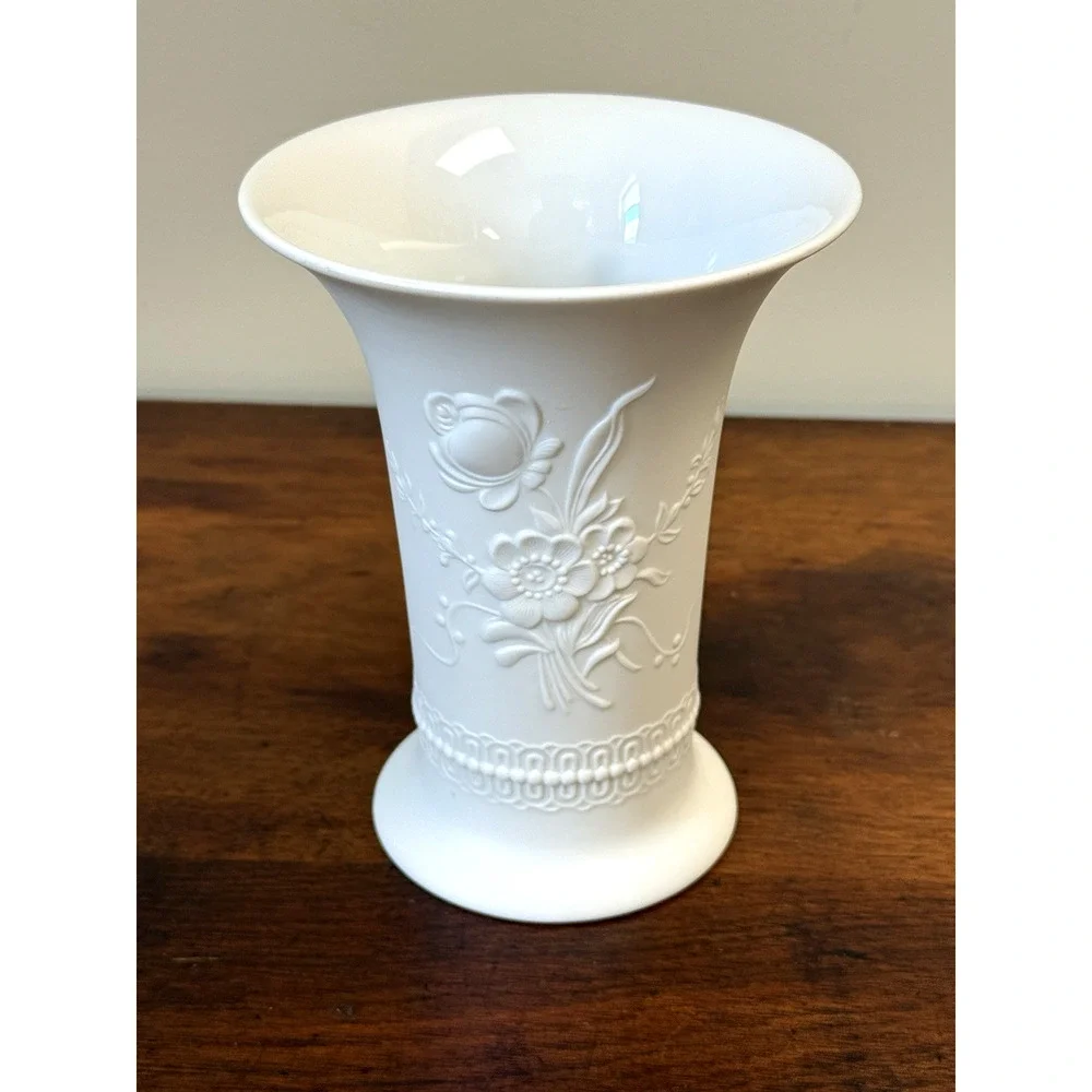 Vintage AK Kaiser Porzellan Germany White Bisque Relief Floral Vase 384/15 6